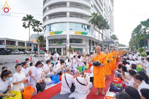 ภาพ No.173830:พิธีทอดกฐิน วัดภาวนาปีนัง ประเทศมาเลเซีย วันที่ 31 ตุลาคม พ.ศ. 2567