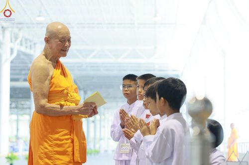 ภาพ No.154242:พิธีบูชาครูผู้ค้นพบวิชชาธรรมกาย ณ สภาธรรมกายสากล วัดพระธรรมกาย วันอังคารที่ 17 กันยายน พ.ศ. 2567