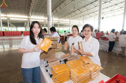 ภาพ No.212227:วันพุธที่ 19 มีนาคม พ.ศ. 2568 การบรรจุไทยธรรมลงกล่องสำเร็จ 43,500 กล่อง เพื่อถวายแด่พระสังฆาธิการ 40,000 กว่าวัดทั่วไทย ในวันคุ้มครองโลก 22 เมษายน พ.ศ. 2568 ณ บ้านแก้วเรือนทองคุณยายฯ วัดพระธรรมกาย