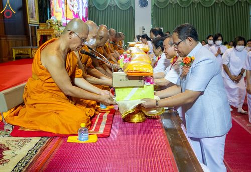 ภาพ No.109826:พิธีเจริญพระพุทธมนต์ ปฏิบัติธรรม  มอบทุนการศึกษา ถวายสังฆทาน 121 วัด วันพุธที่ 10 มกราคม พ.ศ. 2567 ณ อาคารราชวิริยาลังการ วัดไร่ขิง พระอารามหลวง  อ.สามพราน จ.นครปฐม