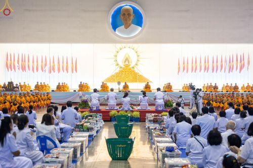 ภาพ No.75526:วัดพระธรรมกายจัด งานบุญวันอาทิตย์ต้นเดือน  มีกิจกรรมดังนี้ พิธีตักบาตร, พิธีบูชาข้าวพระ พระธรรมยาตรารับประกาศนียบัตร โครงการธรรมยาตราฯ ปีที่ 11 ในวันที่ 5 กุมภาพันธ์ พ.ศ. 2566 ณ วัดพระธรรมกาย อ.คลองหลวง จ.ปทุมธานี