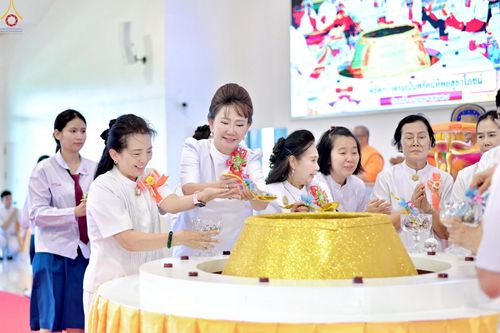 ภาพ No.265666:วันเสาร์ที่ 18 ตุลาคม พ.ศ. 2568 พิธีตักบาตร มณีนพรัตน์ทิพย์สุธาโภชน์ ณ ศูนย์อบรมเยาวชนบางปะหัน ตำบลหันสัง อำเภอบางปะหัน  จังหวัดพระนครศรีอยุธยา