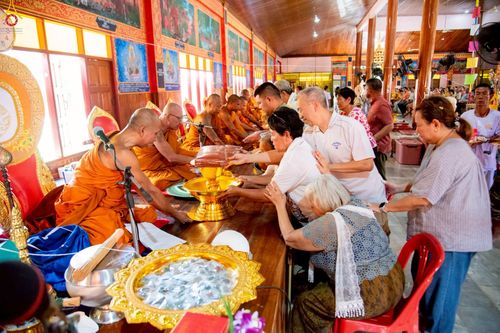 ภาพ No.253329:วันที่ 12 ตุลาคม พ.ศ. 2568 พิธีทอดกฐินสามัคคีทั่วไทย 30,000 วัด โดยคณะศิษยานุศิษย์ บูชาธรรม 81 ปี หลวงพ่อธัมมชโย ณ วัดกลางทุ่ง อ.มหาราช จ.พระนครศรีอยุธยา