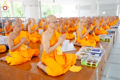 ภาพ No.243813:วันที่ 6 กันยายน พ.ศ. 2568 พิธีถวายภัตตาหารเมนูสวรรค์ เพื่อการบรรลุธรรม ณ หอฉันคุณยายอาจารย์ฯ วัดพระธรรมกาย