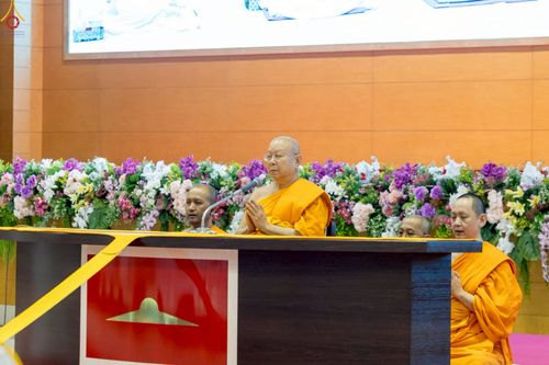 ภาพ No.233740:วันเสาร์ที่ 19 กรกฎาคม พ.ศ.2568 วันมหารำลึก ครั้งที่ 35 พิธีรำลึกถึงนักสร้างบารมี , พิธีสวดพระพุทธมนต์ , พิธีทอดผ้าบังสกุลและถวายไทยธรรม วัดพระธรรมกาย