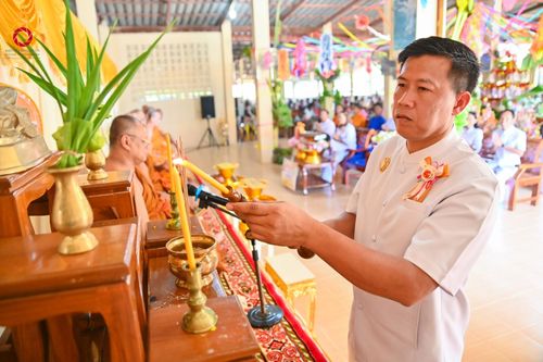 ภาพ No.182928:พิธีทอดกฐิน ณ วัดวังวุ้ง อ.ท่าตะเกียบ จ.ฉะเชิงเทรา ในโครงการทอดกฐินสามัคคีทั่วไทย 30,000 วัด บูชาธรรม 80 ปี หลวงพ่อธัมมชโย โดยคณะศิษยานุศิษย์วัดพระธรรมกาย วันที่ 10 พฤศจิกายน พ.ศ. 2567