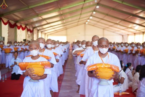 ภาพ No.67946:พิธีขอขมามอบผ้าไตรและบาตร แด่นาคธรรมทายาท ณ ประเทศอินโดนีเซีย เมื่อวันที่ 17 ธันวาคม พ.ศ. 2565