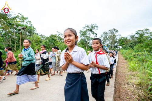ภาพ No.173252:พิธีทอดกฐินต่างประเทศ ในนามหลวงพ่อธัมมชโย ณ วัดสิริวิเวก เพื่อถวายที่ดินส่วนขยาย 200 ไร่ แขวงจำปาสัก สปป. ลาว วันพุธที่ 30 ตุลาคม พ.ศ. 2567