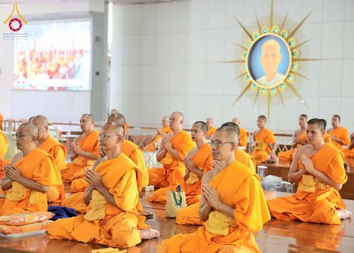 ภาพ No.214716:วันเสาร์ที่ 5 เมษายน พ.ศ. 2568 พิธีถวายภัตตาหารเมนูสวรรค์ "เพื่อการบรรลุธรรม" ณ หอฉันคุณยายอาจารย์ฯ วัดพระธรรมกาย