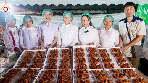 ภาพ No.191744:พิธีถวายภัตตาหารเป็นสังฆทาน แด่พระธรรมยาตรา ณ อนุสรณ์สถานคลองบางนางแท่น อ.สามพราน จ.นครปฐม ในโครงการธรรมยาตรา กตัญญูบูชา มหาปูชนียาจารย์ พระมงคลเทพมุนี(สด จนฺทสโร) พระผู้ปราบมาร อนุสรณ์สถาน 7 แห่ง ปีที่ 13 วันที่ 9 มกราคม พ.ศ. 2568