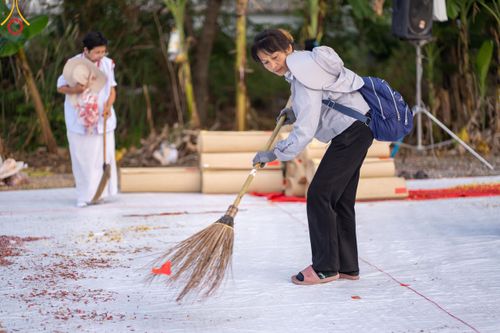 ภาพ No.112422:V.11 สามารถ การเตรียมงาน เก็บงาน การรับบุญของเจ้าหน้าที่หน่วยงานต่างๆ เพื่อโครงการธรรมยาตรา กตัญญูบูชา มหาปูชนียาจารย์ พระมงคลเทพมุนี (สด จนฺทสโร) พระผู้ปราบมาร อนุสรณ์สถาน 7 แห่ง ปีที่ 12 ระหว่างวันที่ 2 - 31 มกราคม พ.ศ.2567