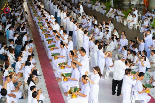 ภาพ No.143914:พิธีตัดปอยผมและปลงผมธรรมทายาท รุ่นเข้าพรรษา ณ มหาวิหารคด คอร์ 16 วัดพระธรรมกาย วันอาทิตย์ที่ 7 กรกฎาคม พ.ศ. 2567