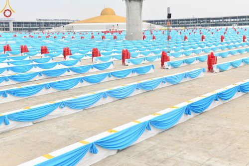 ภาพ No.218427:วันที่ 15 - 18 เมษายน พ.ศ. 2568 การเตรียมภาชนะสำหรับถวายภัตตาหาร , การจัดโต๊ะเก้าอี้ในลานธรรม , การแพ็คพัสดุงานต้อนรับ เพื่องานวันคุ้มครองโลก 22 เมษายน พ.ศ.2568 วัดพระธรรมกาย