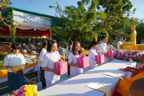 ภาพ No.104972:พิธีตักบาตรพระ ๑,๐๐๐ รูป ฉลองเมืองลำปาง ๑,๓๔๓ ปี วันเสาร์ที่ ๓๐ ธันวาคม พ.ศ. ๒๕๖๖ ณ ศูนย์ปฏิบัติธรรมลำปาง อำเภอเมือง จังหวัดลำปาง