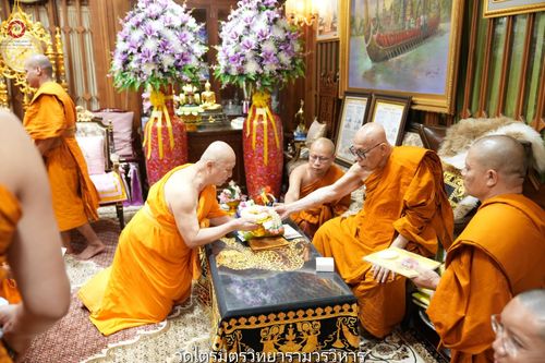 ภาพ No.145841:คณะสงฆ์วัดพระธรรมกาย ทำวัตรพระผู้ใหญ่ ในเทศกาลเข้าพรรษา วันจันทร์ที่ 22 กรกฎาคม พ.ศ. 2567
