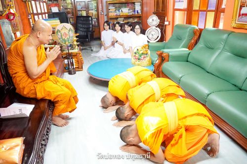 ภาพ No.216081:วันที่ 23 มีนาคม - 3 เมษายน พ.ศ. 2568 ตัวแทนวัดพระธรรมกายกราบถวายฏีกานิมนต์ ร่วมพิธีถวายมหาสังฆทาน 40,000 กว่าวัดทั่วประเทศ นนทบุรี ปทุมธานี อยุธยา