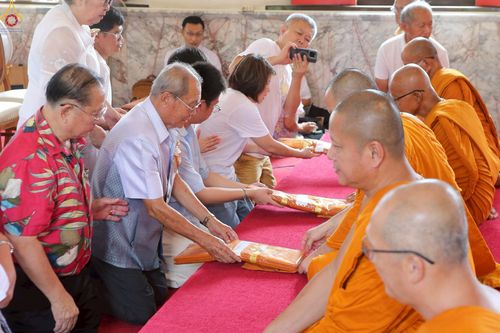 ภาพ No.253438:วันที่ 12 ตุลาคม พ.ศ. 2568 พิธีทอดกฐินสามัคคีทั่วไทย 30,000 วัด โดยคณะศิษยานุศิษย์ บูชาธรรม 81 ปี หลวงพ่อธัมมชโย ณ วัดสนามพราหมณ์  อ.เมือง จ.เพชรบุรี