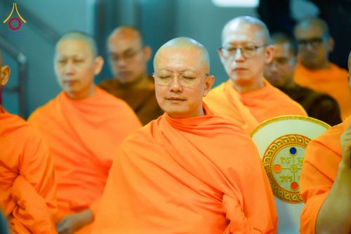 ภาพ No.224814:วันเสาร์ ที่ 10 พฤษภาคม พ.ศ. 2568 วัดพระธรรมกายฮ่องกง จัดพิธีปล่อยปลา บนเรือใหญ่บนอ่าวฮ่องกง และจัดพิธีถวายมหาสังฆทานกลางทะเล ประจำปี 2568 เนื่องในสัปดาห์วิสาขบูชาโลก