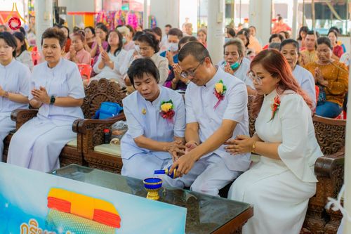 ภาพ No.178344:พิธีทอดกฐิน ณ วัดหัวโพธิ์ ต.หัวโพธิ์ อ.สองพี่น้อง จ.สุพรรณบุรี ในโครงการทอดกฐินสามัคคีทั่วไทย 30,000 วัด บูชาธรรม 80 ปี หลวงพ่อธัมมชโย โดยคณะศิษยานุศิษย์วัดพระธรรมกาย วันที่ 9 พฤศจิกายน พ.ศ. 2567