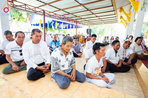 ภาพ No.173328:พิธีทอดกฐิน วัดศรีดงเย็น จ.ลำพูน ในโครงการกฐินสามัคคีทั่วไทย 30,000 วัด บูชาธรรม 80 ปี หลวงพ่อธัมมชโย โดยคณะศิษยานุศิษย์วัดพระธรรมกาย วันที่ 31 ตุลาคม พ.ศ. 2567