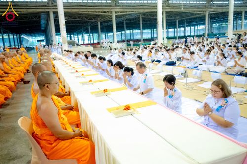 ภาพ No.204259:พิธีถวายภัตตาหารเป็นสังฆทาน แด่พระธรรมยาตรา ณ วัดพระธรรมกาย ตำบลคลองสาม อำเภอคลองหลวง จังหวัดปทุมธานี ในโครงการธรรมยาตรา กตัญญูบูชา มหาปูชนียาจารย์ พระมงคลเทพมุนี(สด จนฺทสโร) พระผู้ปราบมาร อนุสรณ์สถาน 7 แห่ง ปีที่ 13 วันที่ 31 มกราคม พ.ศ. 2568