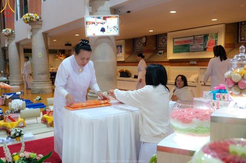 ภาพ No.159889:พิธีบูชาข้าวพระ วันอาทิตย์ต้นเดือน ณ วัดพระธรรมกายลอนดอน วันที่ 6 ตุลาคม พ.ศ. 2567