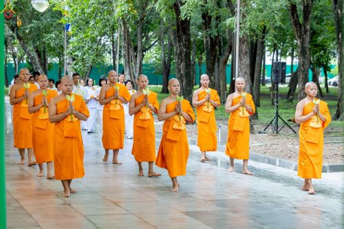 ภาพ No.227332:วันเสาร์ที่ 31 พฤษภาคม พ.ศ. 2568 พิธีเวียนประทักษิณรอบพระอุโบสถ ในพิธีอุปสมบท สามเณรเตรียม DCI รุ่นที่ 22 ณ อุโบสถพระไตรปิฎก วัดพระธรรมกาย