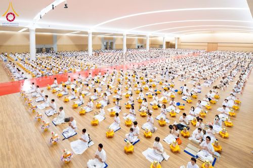 ภาพ No.239538:วันอาทิตย์ที่ 17 สิงหาคม พ.ศ. 2568 พิธีถวายคิลานเภสัช และอุปกรณ์ทางการแพทย์ แด่คณะสงฆ์ เนื่องในวันธรรมชัย ณ ห้องแก้วสารพัดนึก 2 สภาธรรมกายสากล วัดพระธรรมกาย