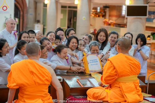 ภาพ No.151563:คณะสงฆ์และสาธุชน วัดพระธรรมกายลอนดอน ได้จัดปฎิบัติธรรมบูชาธรรม 80 ปี หลวงพ่อธัมมชโย เนื่องในวันธรรมชัย ระหว่างวันที่ 24-27 สิงหาคม พ.ศ. 2567