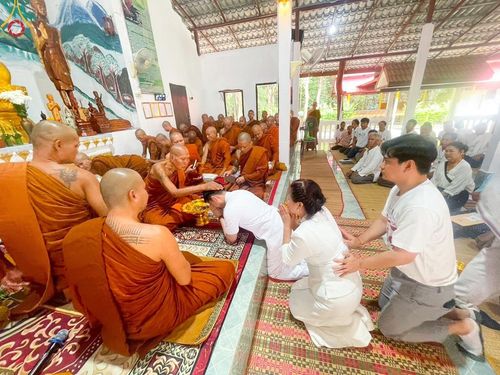 ภาพ No.165126:พิธีทอดกฐิน ณ วัดป่าท่าวารี อ.ทุ่งฝน จ.อุดรธานี ในโครงการกฐินสามัคคีทั่วไทย 30,000 วัด บูชาธรรม 80 ปี หลวงพ่อธัมมชโย โดยคณะศิษยานุศิษย์วัดพระธรรมกาย วันที่ 20 ตุลาคม พ.ศ. 2567