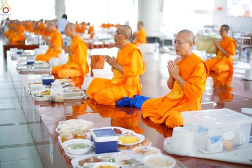 ภาพ No.229457:วันเสาร์ที่ 21 มิถุนายน พ.ศ. 2568 พิธีถวายภัตตาหารเมนูสวรรค์ เพื่อการบรรลุธรรม ณ หอฉันคุณยายอาจารย์ฯ วัดพระธรรมกาย