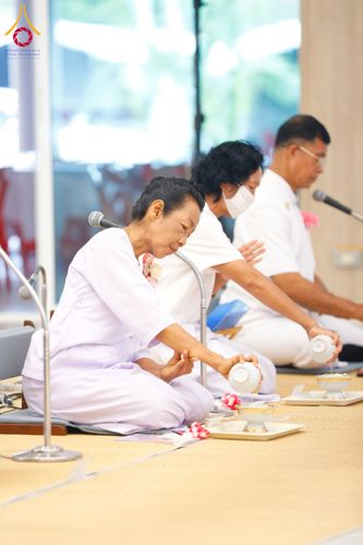 ภาพ No.129220:พิธีถวายภัตตาหารเป็นสังฆทาน แด่คณะพระธรรมยาตราฯ ในโครงการธรรมยาตราอัญเชิญพระบรมสารีริกธาตุ  ประดิษฐาน ณ มหารัตนเจดีย์สิริปทุมสวรรค์ อ.บางกล่ำ จ.สงขลา วันที่ 11 มีนาคม พ.ศ. 2567