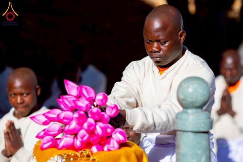 ภาพ No.231618:โครงการบรรพชาอุปสมบทหมู่ครั้งที่ 2 ณ วัดพระธรรมกายโจฮันเนสเบิร์ก ประเทศแอฟริกาใต้ วันอาทิตย์ 29 มิถุนายน พ.ศ. 2568
