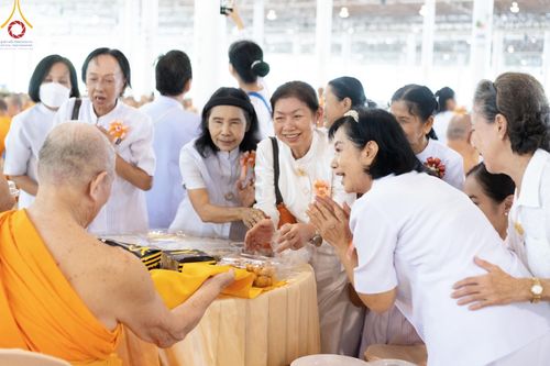 ภาพ No.161000:พิธีถวายภัตตาหารเมนูสวรรค์ ในพรรษาแห่งการเข้าถึงธรรม วันที่ 10 ตุลาคม พ.ศ. 2567 ณ สภาธรรมกายสากล วัดพระธรรมกาย