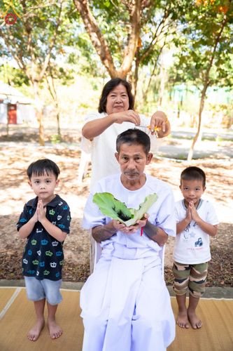 ภาพ No.180237:พิธีตัดปอยผม ปลงผม นาคธรรมทายาท  ณ ศูนย์ปฏิบัติธรรมพนมสารคาม (เพชรตะวัน) จ.ฉะเชิงเทรา โครงการบรรพชาอุปสมบท บูชาธรรมมหาปูชนียาจารย์ ประจำปี 2567 วันที่ 30 พฤศจิกายน พ.ศ. 2567