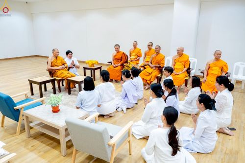 ภาพ No.242693:วันที่ 29-31 สิงหาคม พ.ศ. 2568 องค์กรภาคีเครือข่าย “บวร” (บ้าน-วัด-โรงเรียน-ราชการ) อ.คลองหลวง จัดบวชอุบาสิกาแก้ว ถวายพระราชกุศลแด่สมเด็จพระพันปีหลวง - กตัญญูบูชาแด่ผู้มีพระคุณ