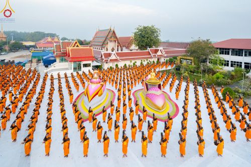 ภาพ No.110788:พระธรรมยาตราร่วมปฏิบัติธรรม และถ่ายภาพหมู่ประวัติศาสตร์ ในโครงการธรรมยาตรากตัญญูบูชา มหาปูชนียาจารย์ พระมงคลเทพมุนี(สด จนฺทสโร) พระผู้ปราบมาร อนุสรณ์สถาน 7 แห่ง ปีที่ 12 วันที่ 12 มกราคม พ.ศ. 2567 ณ วัดสองพี่น้อง จ.สุพรรณบุรี