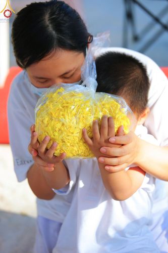 ภาพ No.188730:พิธีต้อนรับพระธรรมยาตรา ในโครงการธรรมยาตรา กตัญญูบูชา มหาปูชนียาจารย์ พระมงคลเทพมุนี(สด จนฺทสโร) พระผู้ปราบมาร อนุสรณ์สถาน 7 แห่ง ปีที่ 13 วันที่ 3 มกราคม พ.ศ. 2568 ณ อนุสรณ์สถานมหาวิหารพระมงคลเทพมุนี (โลตัสแลนด์) อ.สองพี่น้อง จ.สุพรรณบุรี