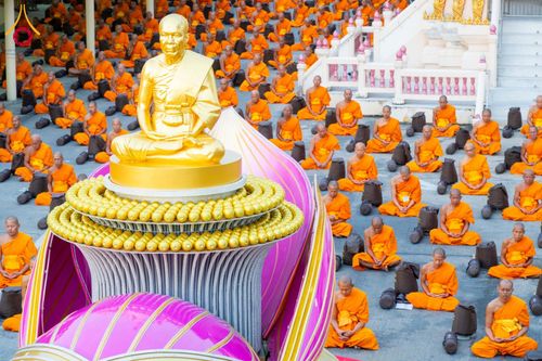 ภาพ No.197031:พระธรรมยาตราปฏิบัติธรรม และถ่ายภาพหมู่ประวัติศาสตร์ ณ วัดโบสถ์(บน) ตำบลบางคูเวียง อำเภอบางกรวย จังหวัดนนทบุรี ในโครงการธรรมยาตรา กตัญญูบูชา มหาปูชนียาจารย์ พระมงคลเทพมุนี(สด จนฺทสโร) พระผู้ปราบมาร อนุสรณ์สถาน 7 แห่ง ปีที่ 13 วันที่ 18 มกราคม พ.ศ. 2568