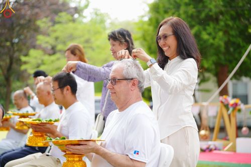 ภาพ No.144548:พิธีตัดปอยผมและปลงผมนาคธรรมทายาท ณ วัดพระธรรมกายนิวเจอร์ซี ประเทศสหรัฐอเมริกา วันที่ 29 มิถุนายน พ.ศ. 2567