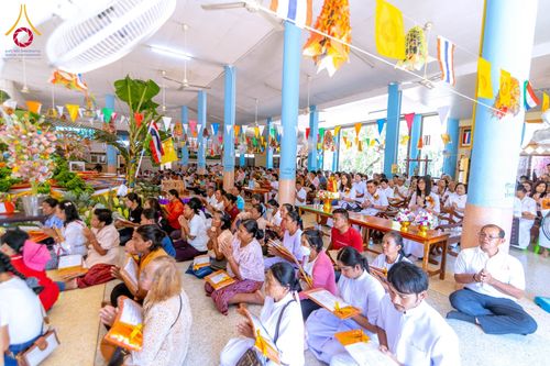 ภาพ No.182958:พิธีทอดกฐิน ณ วัดน้อยนาดี อ.ท่าตะเกียบ จ.ฉะเชิงเทรา ในโครงการทอดกฐินสามัคคีทั่วไทย 30,000 วัด บูชาธรรม 80 ปี หลวงพ่อธัมมชโย โดยคณะศิษยานุศิษย์วัดพระธรรมกาย วันที่ 9 พฤศจิกายน พ.ศ. 2567