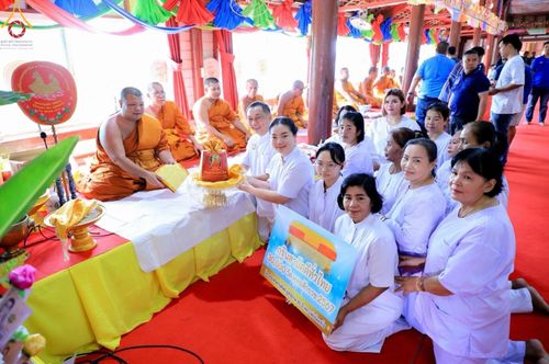 ภาพ No.179481:พิธีทอดกฐิน ณ วัดทุ่งเข็น จ.สุพรรณบุรี ในโครงการกฐินสามัคคีทั่วไทย 30,000 วัด บูชาธรรม 80 ปี หลวงพ่อธัมมชโย โดยคณะศิษยานุศิษย์วัดพระธรรมกาย วันที่ 27 ตุลาคม พ.ศ. 2567