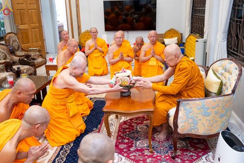 ภาพ No.84941:พิธีทำสามีจิกรรมและรับฟังโอวาท จากพระผู้ใหญ่ พระมหาเถระ พระสังฆาธิการ เนื่องในเทศกาลเข้าพรรษา ของคณะสงฆ์วัดพระธรรมกาย นำโดยหลวงพ่อทัตตชีโว วันที่ 3 สิงหาคม พ.ศ. 2566