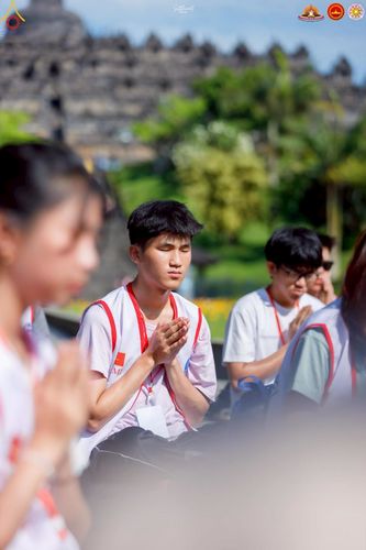 ภาพ No.224719:วันที่ 11 -12 พฤษภาคม พ.ศ. 2568 คณะพระอาจารย์ เจ้าหน้าที่ อาสาสมัคร นักศึกษา ทั้งชาวอินโดนีเซีย และชาวไทย ร่วมแรงร่วมใจ เตรียมงาน เก็บงาน ในวันวิสาขบูชา ณ พระมหาเจดีย์บรมพุทโธ ประเทศอินโดนีเซีย