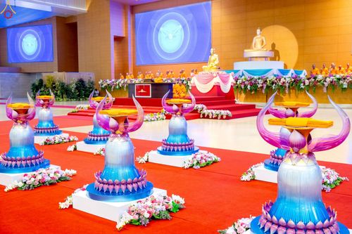 ภาพ No.251224:วันที่ 10 ตุลาคม พ.ศ. 2568 พิธีปฏิบัติธรรม ในวันคล้ายวันเกิด 141 ปี พระมงคลเทพมุนี (สด จนฺทสโร) พระผู้ปราบมาร ณ สภาธรรมกายสากล วัดพระธรรมกาย