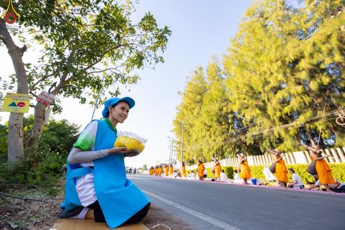 ภาพ No.198692:V.50 สารพัดV สารพัดดี ที่ธรรมยาตรา ในโครงการธรรมยาตรา กตัญญูบูชา มหาปูชนียาจารย์ พระมงคลเทพมุนี(สด จนฺทสโร) พระผู้ปราบมาร อนุสรณ์สถาน 7 แห่ง ปีที่ 13 ระหว่างวันที่ 2-31 มกราคม พ.ศ. 2568