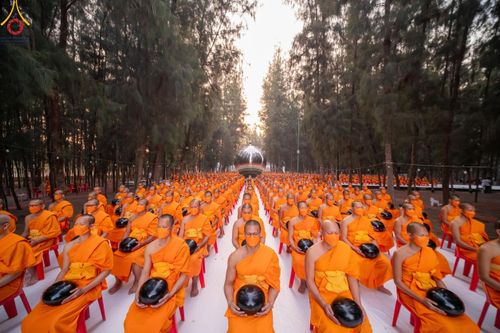 ภาพ No.107346:พิธีตักบาตรพระธรรมยาตราฯ ในโครงการธรรมยาตรากตัญญูบูชา มหาปูชนียาจารย์ พระมงคลเทพมุนี(สด จนฺทสโร) พระผู้ปราบมาร ปีที่ 12 ณ อนุสรณ์สถานมหาวิหารพระมงคลเทพมุนี อ.สองพี่น้อง จ.สุพรรณบุรี วันที่ 7 มกราคม พ.ศ. 2567