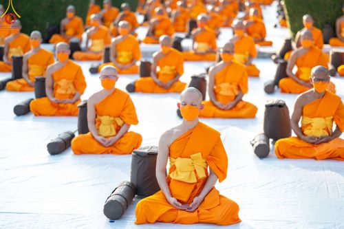 ภาพ No.104364:พระธรรมยาตราร่วมปฏิบัติธรรม และถ่ายภาพหมู่ประวัติศาสตร์ หน้ามหาวิหารพระมงคลเทพมุนี วันที่ 27 ธันวาคม พ.ศ. 2566