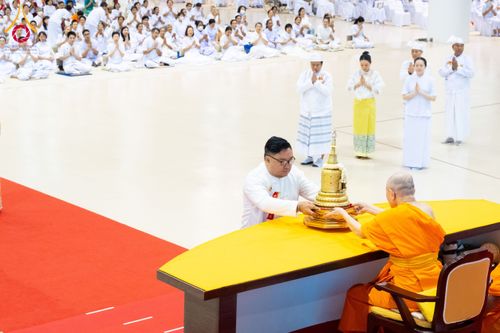 ภาพ No.209611:วันอาทิตย์ที่ 2 มีนาคม พ.ศ. 2568 พิธีภาคบ่าย สัมมนาพิเศษ, ปฏิบัติธรรม พิธีรับมอบพระบรมสารีริกธาตุ ณ สภาธรรมกายสากล วัดพระธรรมกาย