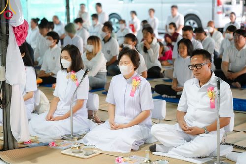 ภาพ No.108059:พิธีถวายภัตตาหารเป็นสังฆทาน แด่คณะพระธรรมยาตราฯ ในโครงการธรรมยาตรากตัญญูบูชา มหาปูชนียาจารย์ พระมงคลเทพมุนี(สด จนฺทสโร) พระผู้ปราบมาร อนุสรณ์สถาน 7 แห่ง ปีที่ 12 วันที่ 8 มกราคม พ.ศ. 2567 ณ อนุสรณ์สถานมหาวิหารพระมงคลเทพมุนี (โลตัสแลนด์) อ.สองพี่น้อง จ.สุ